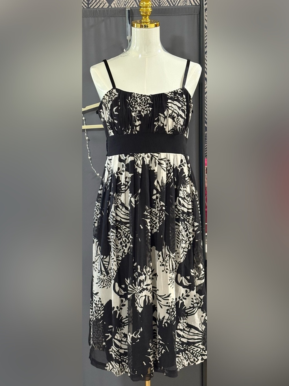 VTG Jonathan Martin 100% Silk
Abstract Botanical Midi Dress Size 12